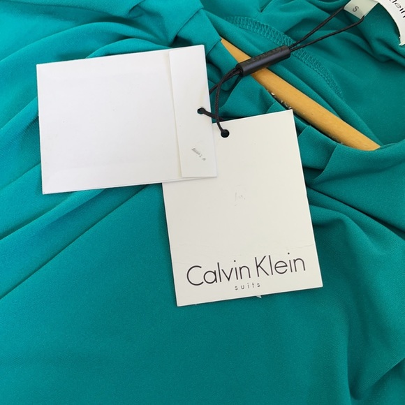 Women’s Top - Picture 5 of 6